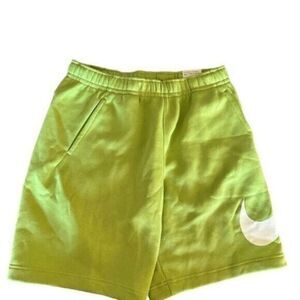 NWT Nike Men’s Sportswear Club Basketball Shorts Vivid Green - Size Medium